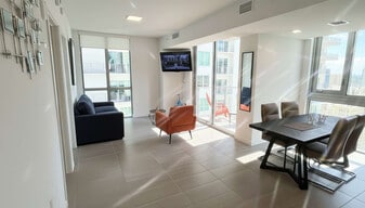 227 NE 2nd St, Unit SI FL27-ID1261239P in Miami, FL - Building Photo