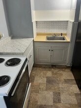 1102 N Elm St in Hutchinson, KS - Building Photo - Building Photo