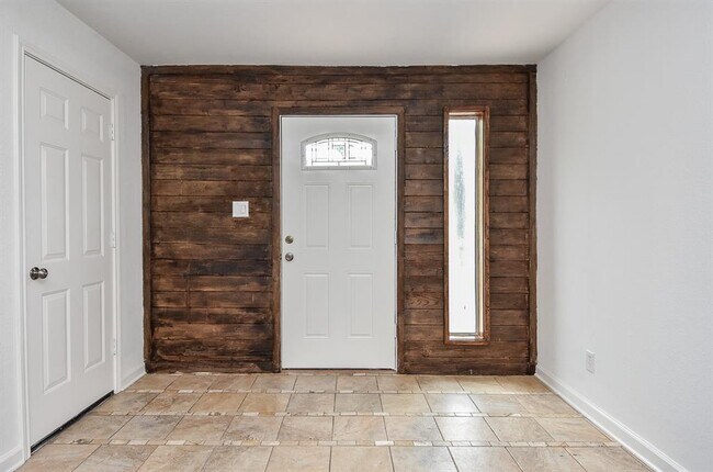 19990 Ravenwood Dr-Unit -A in Porter, TX - Building Photo - Building Photo