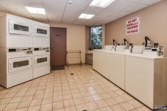 100 W Palisade Ave-Unit -C2 in Englewood, NJ - Building Photo - Building Photo