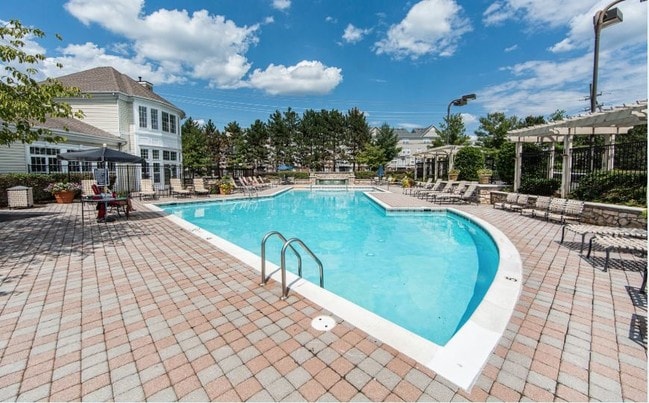 Cortland at Dulles in Herndon, VA - Foto de edificio - Building Photo