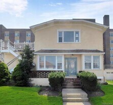 636 W Penn St in Long Beach, NY - Building Photo