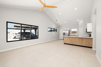 408 Sparrow Rd, Unit 2 in Weslaco, TX - Building Photo - Building Photo