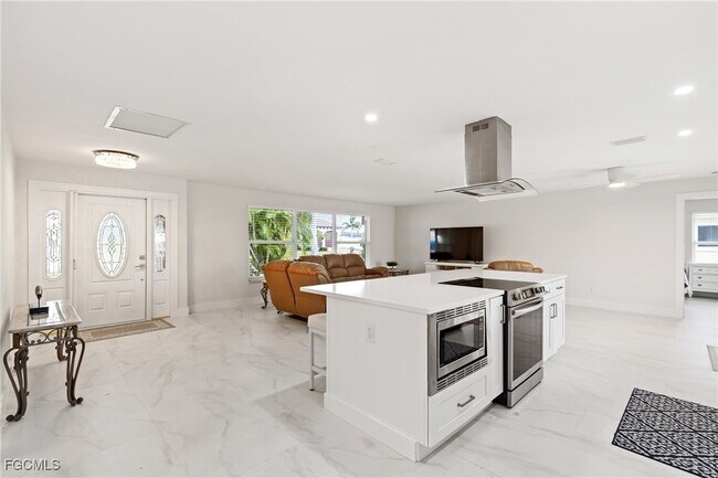 134 SW 57th Terrace in Cape Coral, FL - Foto de edificio - Building Photo