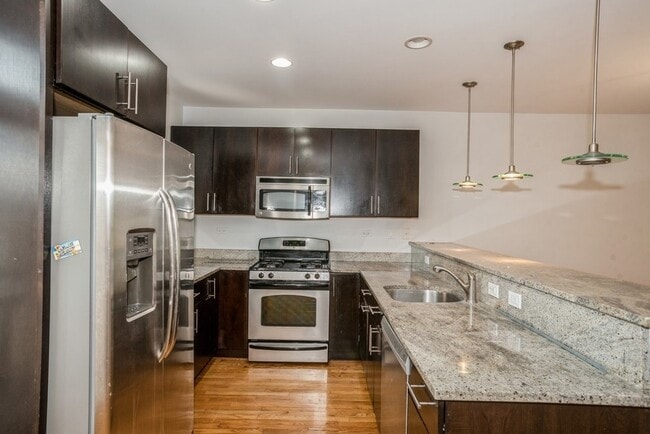 7205 N Oakley Ave in Chicago, IL - Building Photo - Building Photo
