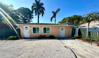 10548 Lake Dr in Seminole, FL - Building Photo
