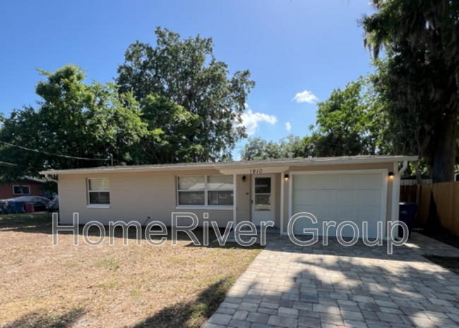 1910 Holly Pl in Daytona Beach, FL - Foto de edificio - Building Photo