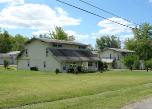 3446-3476 Lakeside Dr in Mineral Ridge, OH - Building Photo - Building Photo