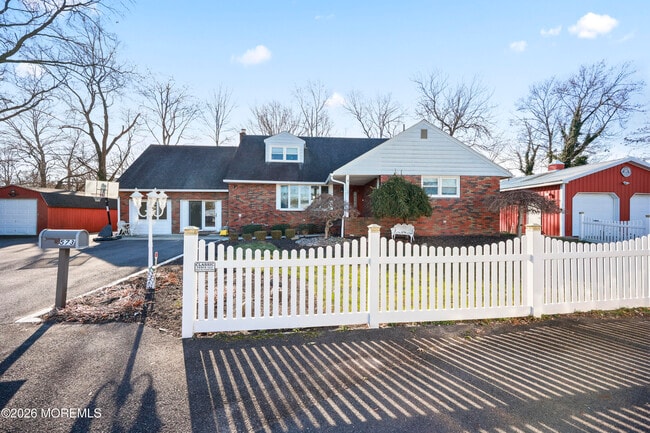 573 Lloyd Rd in Matawan, NJ - Building Photo - Building Photo