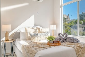 1600 Lake Washington Blvd in Seattle, WA - Building Photo - Building Photo