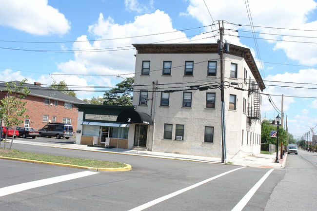 2 Carteret Ave in Carteret, NJ - Building Photo - Building Photo