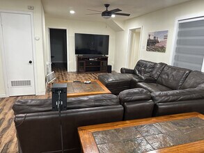 4609 Elgin Ave in Lubbock, TX - Foto de edificio - Building Photo