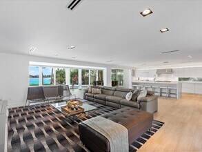 714 S Lake Dr in Lantana, FL - Building Photo - Building Photo