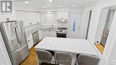1117 Venus Crescent in Oshawa, ON - Building Photo - Building Photo
