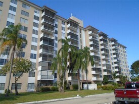 4174 Inverrary Dr in Lauderhill, FL - Building Photo