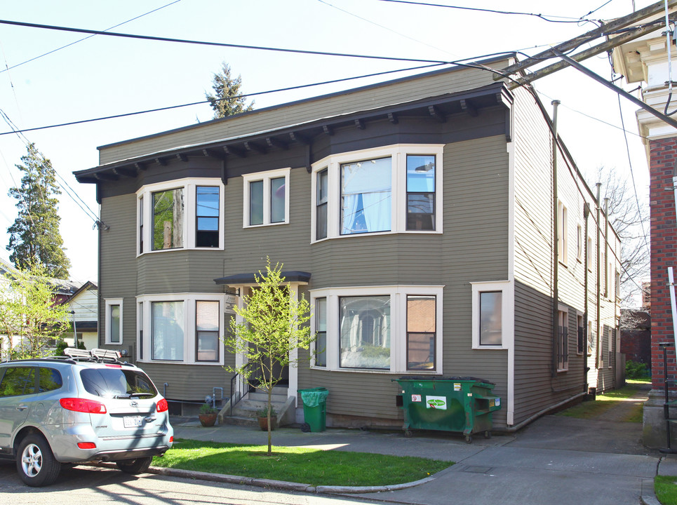 Jenott Apartments in Seattle, WA - Building Photo