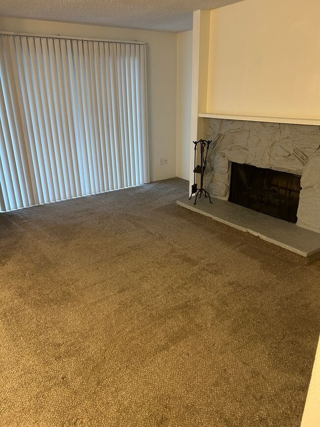 4737 W Lake Sammamish Pkwy SE in Issaquah, WA - Building Photo - Building Photo