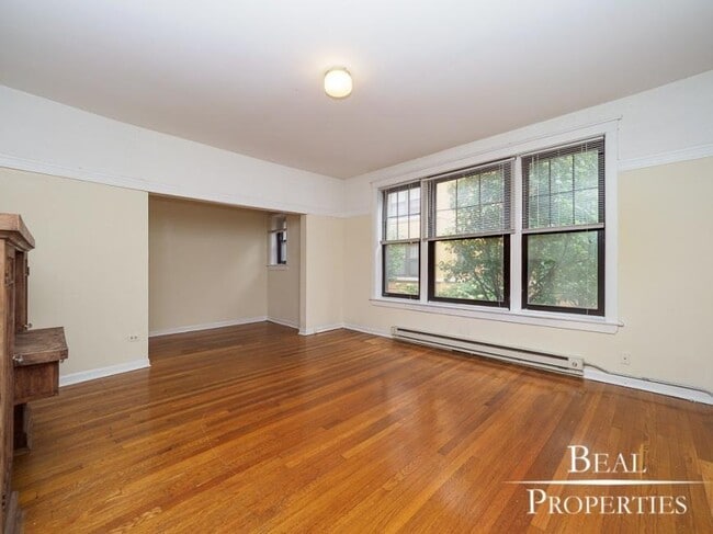 property at 723 W Barry Ave