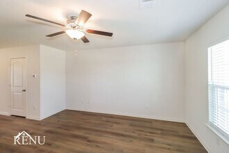 304 Silvercrest Ln in Jarrell, TX - Building Photo - Building Photo