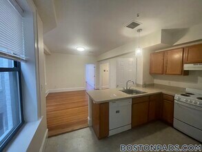 881 Massachusetts Ave in Cambridge, MA - Building Photo - Building Photo
