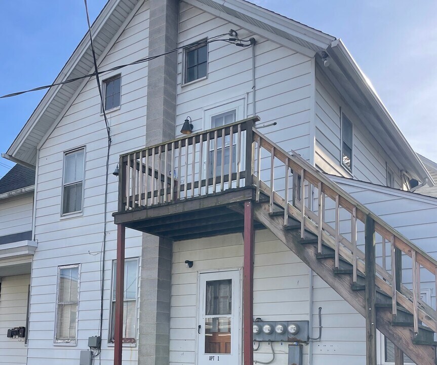 6 S 2nd St, Unit Apt 2 in Dillsburg, PA - Building Photo