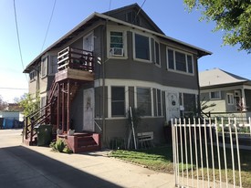 4-UNIT USC STUDENT HOUSING (3-Units Vacant) Apartments