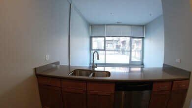 1540 W Fullerton Ave, Unit 407-PH in Chicago, IL - Building Photo - Building Photo