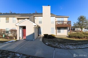 455 Hawthorne Pl in Morganville, NJ - Building Photo