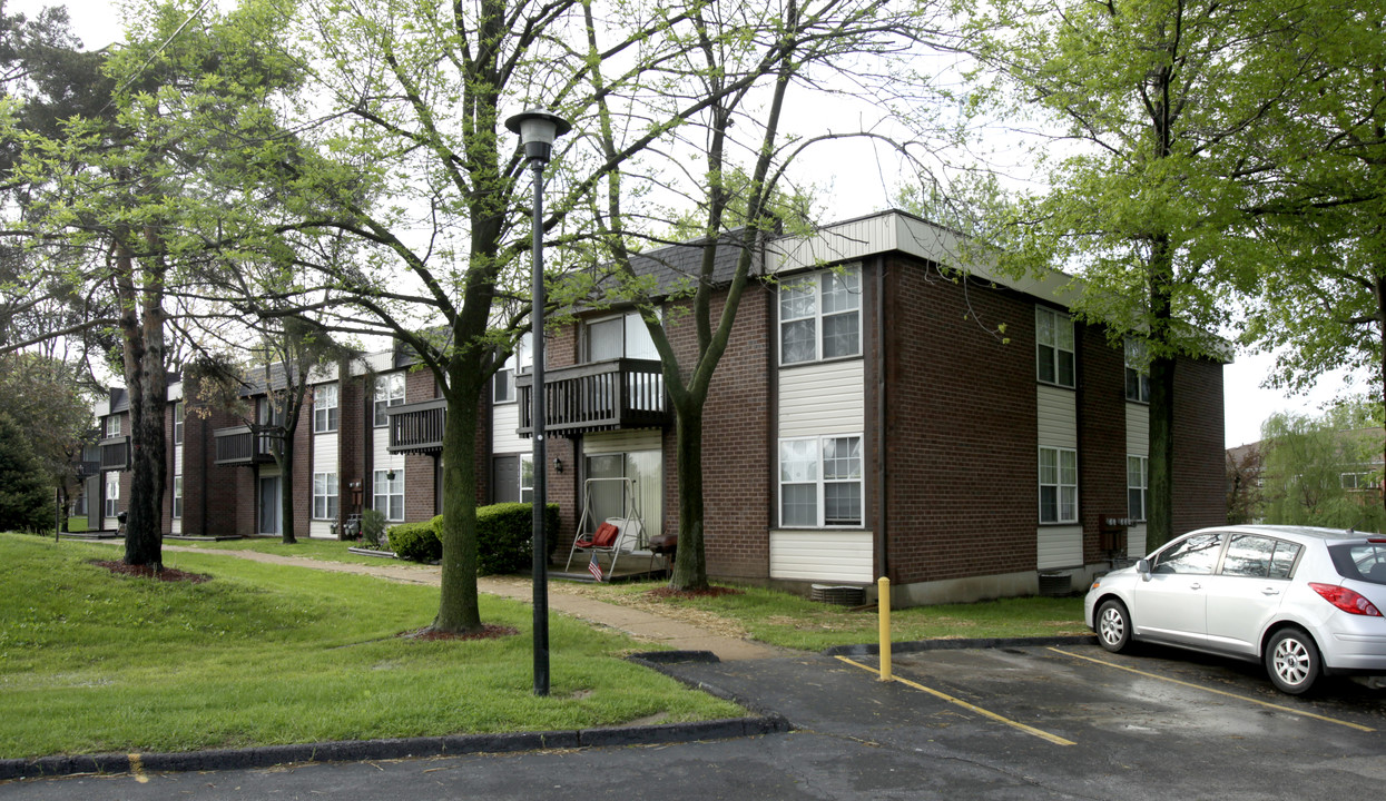 Kinswood Apartments in St. Louis, MO - Building Photo