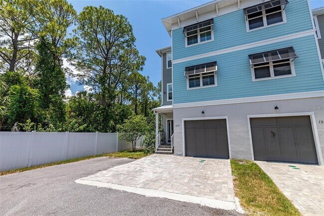 1237 Savona Dr in St. Petersburg, FL - Building Photo - Building Photo