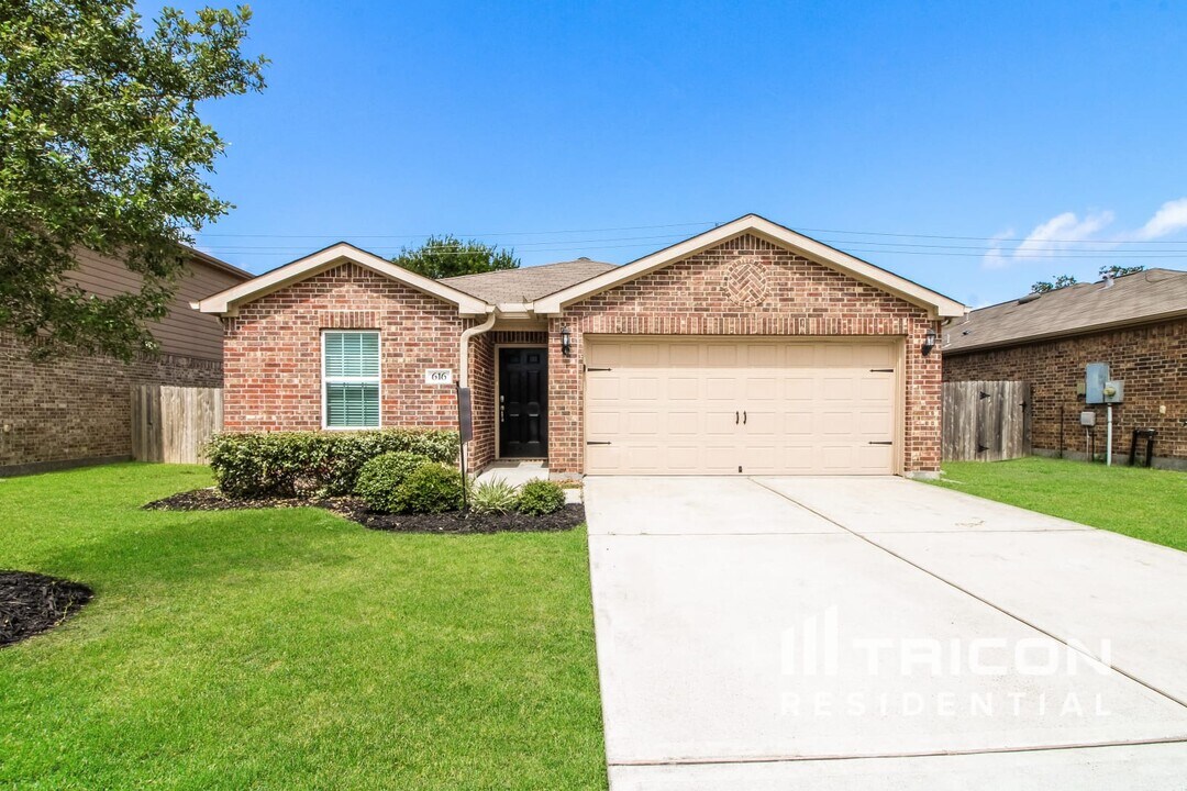 616 Totem Trail Dr in La Marque, TX - Building Photo