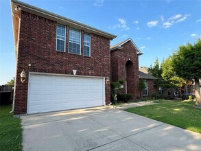 3720 Queenswood Ct in Fort Worth, TX - Foto de edificio - Building Photo