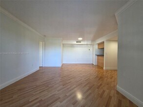 10765 SW 108th Ave in Miami, FL - Building Photo - Building Photo