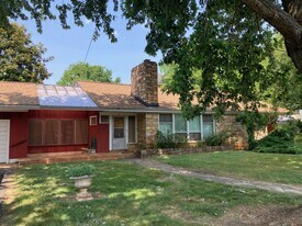 122 W Scanlon St in Culpeper, VA - Building Photo