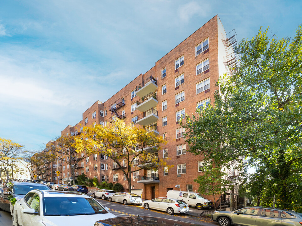 Overlook Towers in New York, NY - Building Photo