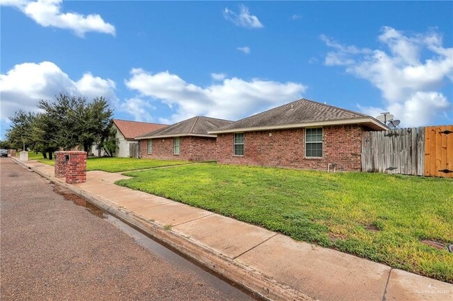 2309 W Candlelight Ln in Edinburg, TX - Building Photo - Building Photo