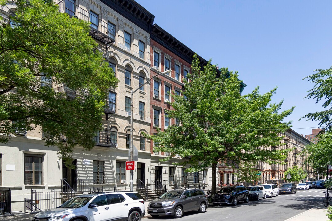 137 Edgecombe Avenue in New York, NY - Building Photo