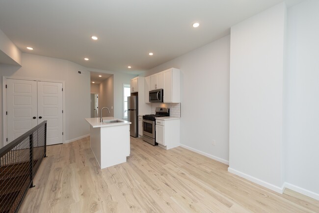 2911 W Clearfield St, Unit B