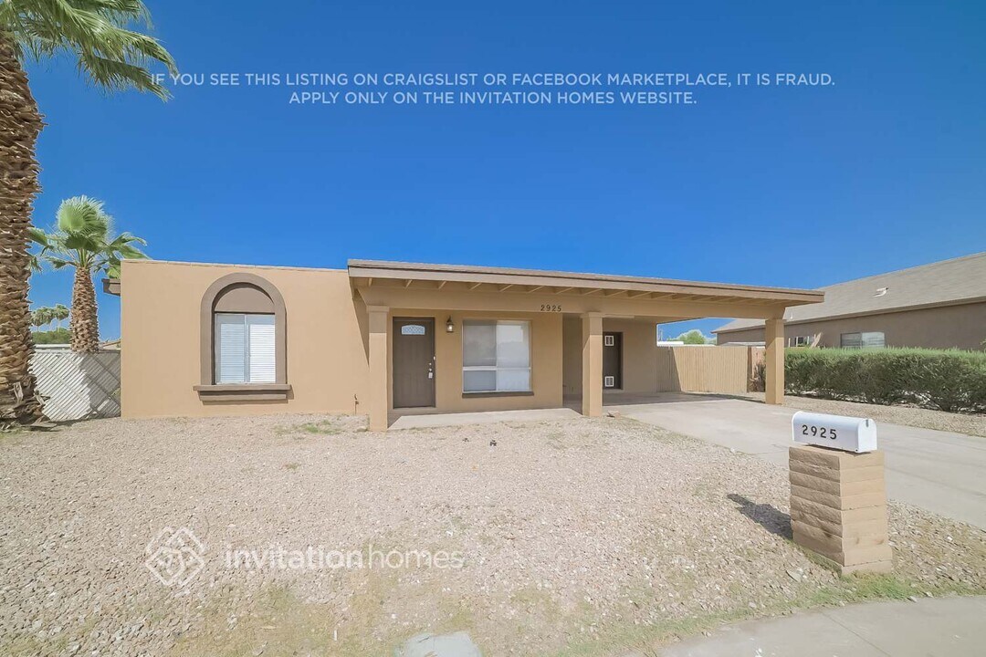 2925 N 86th Dr in Phoenix, AZ - Foto de edificio