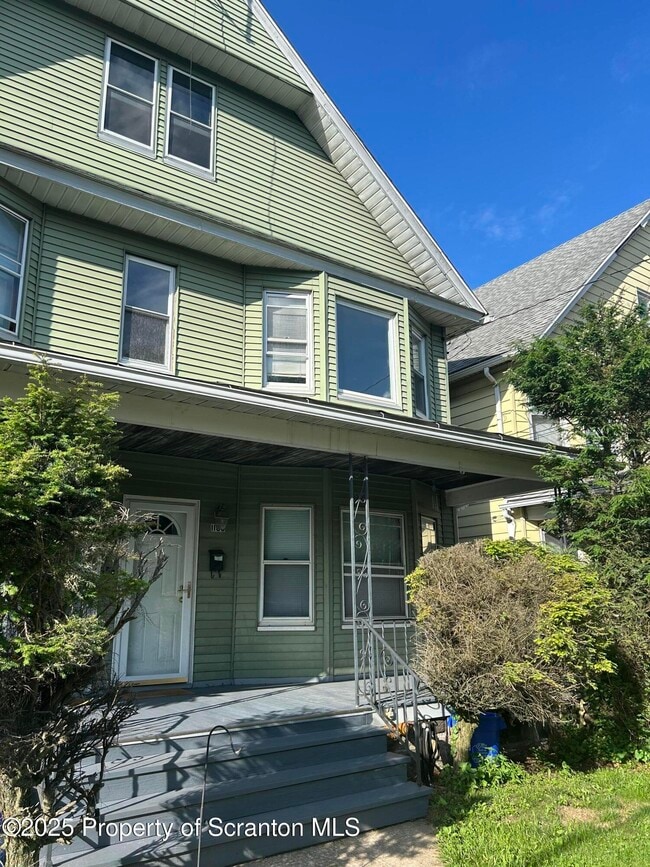 property at 1180 W Elm St