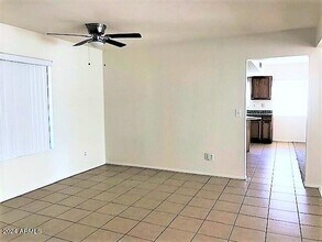 5807 W Shangri La Rd in Glendale, AZ - Building Photo - Building Photo