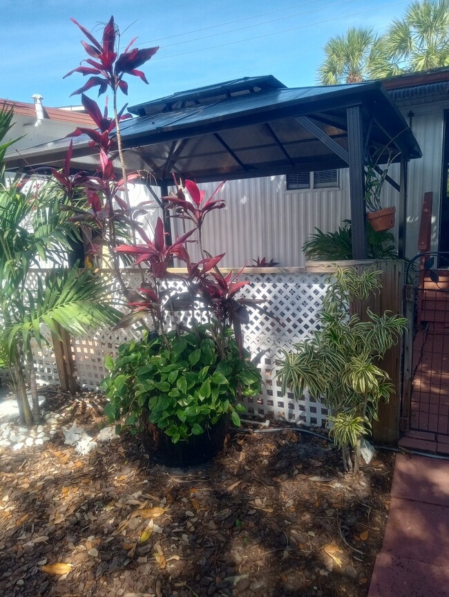 2 NW 48th St in Deerfield Beach, FL - Foto de edificio - Building Photo