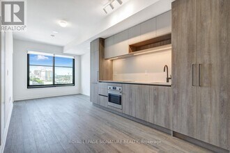 181-181 Sterling Rd in Toronto, ON - Building Photo - Building Photo