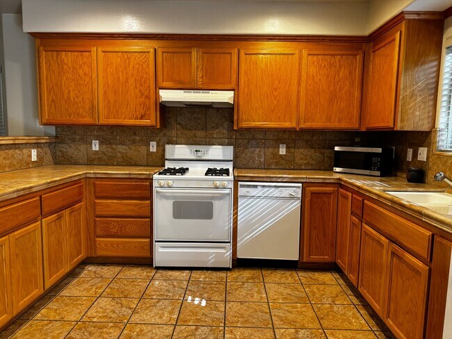 33 Edgewood Way in Santa Cruz, CA - Building Photo - Building Photo