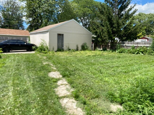 5221 N 68th St in Milwaukee, WI - Building Photo - Building Photo