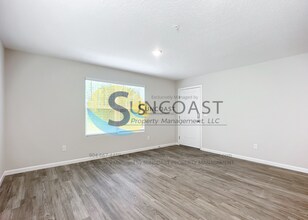 6445 Breezy Oaks Wy in Jacksonville, FL - Foto de edificio - Building Photo