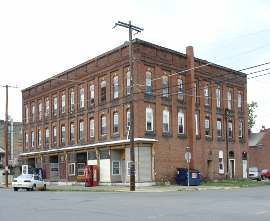 301-307 W Spruce St in Shamokin, PA - Building Photo