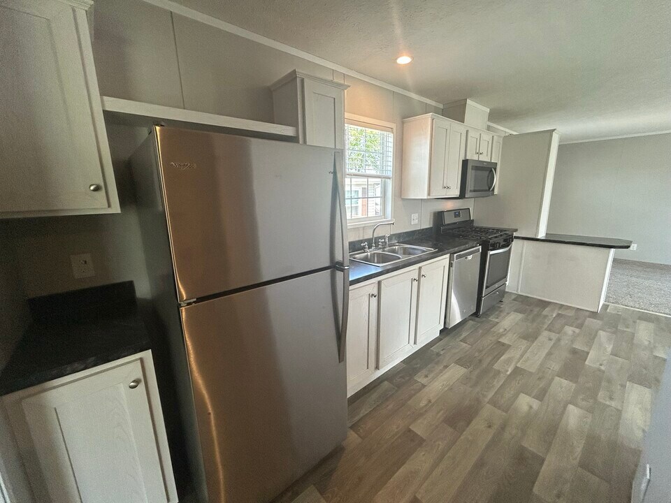 415 Nevada in Belleville, MI - Building Photo