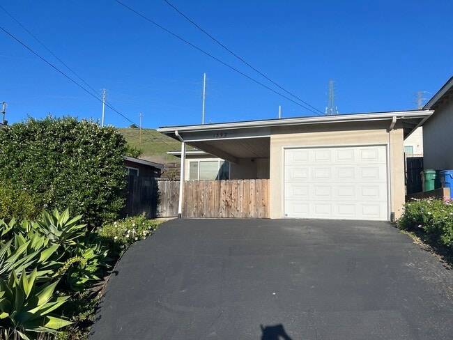 1392 Bolton Dr in Morro Bay, CA - Building Photo - Building Photo
