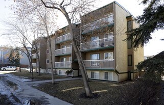 Cedar Manor in Calgary, AB - Building Photo